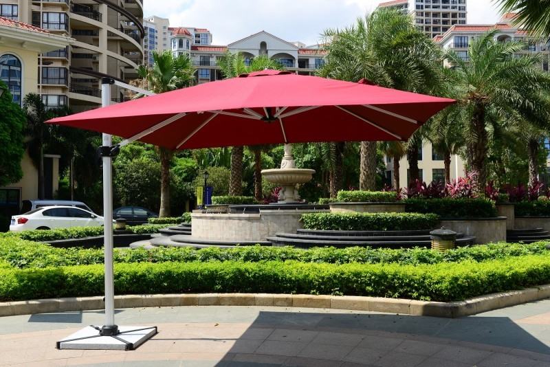 What are the safety features of a cantilever sun umbrella?(pic1)